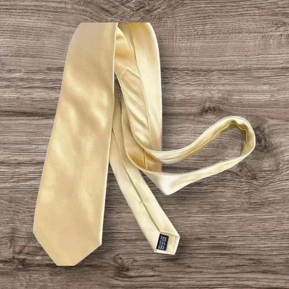 ✅Men’s  Geoffrey Beene Light Yellow necktie - Picture 1 of 11